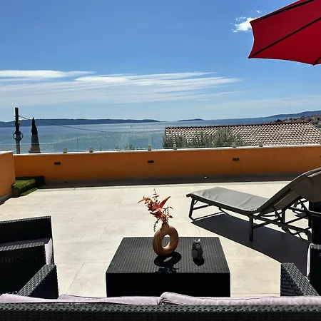 Appartement Poolside House Nina *