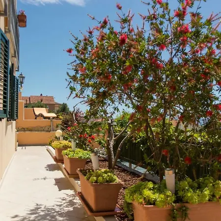 Appartement Poolside House Nina *