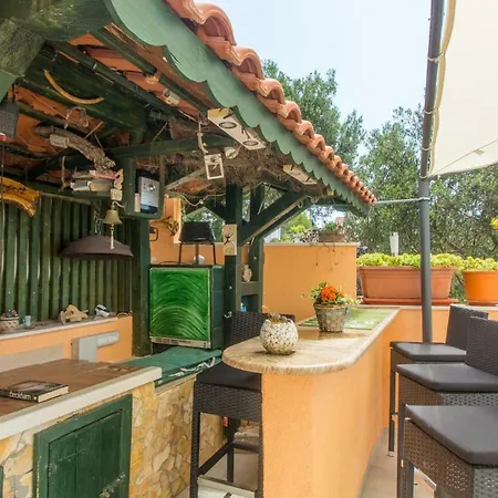 Poolside House Nina Appartement *