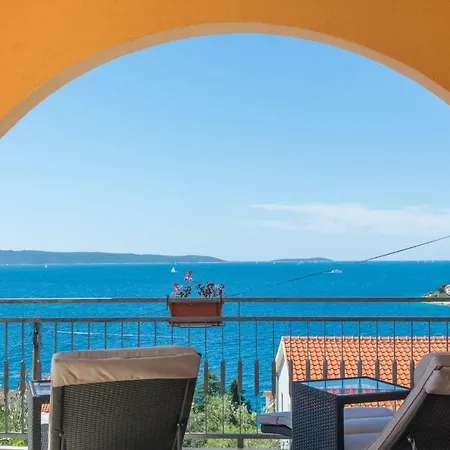 Appartement Poolside House Nina *