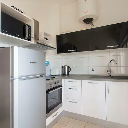 Appartement Poolside House Nina *