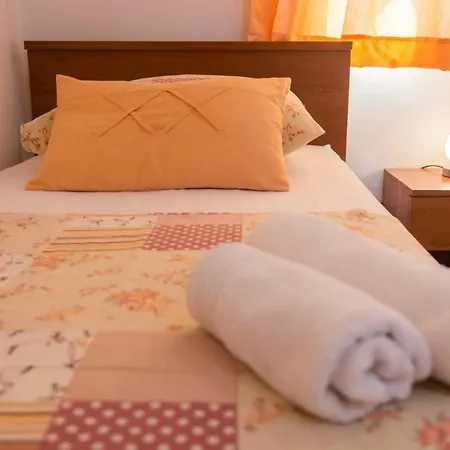 Poolside House Nina Appartement *