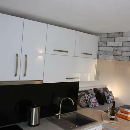 Poolside House Nina Appartement