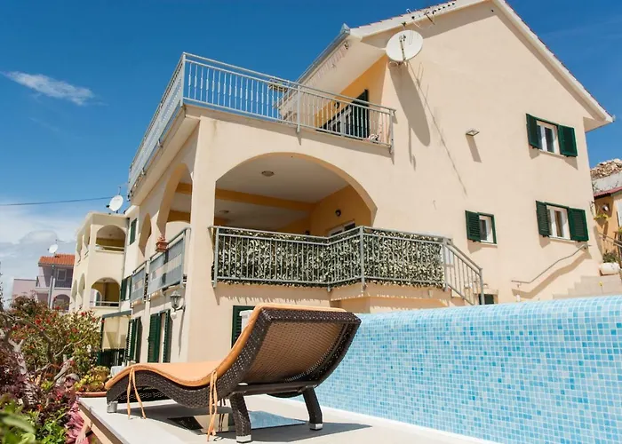 Poolside House Nina شقة تروغير