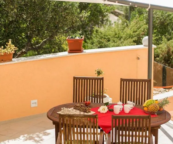 Poolside House Nina Apartmán Trogir