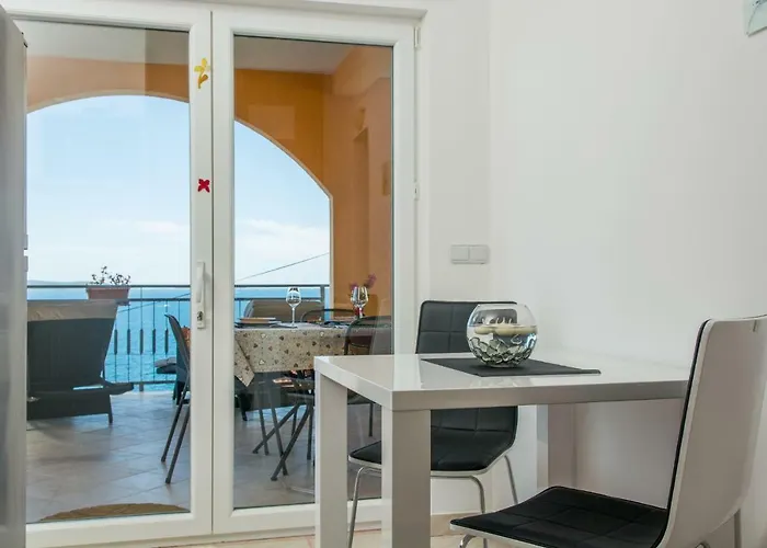 Poolside House Nina Apartmán Trogir