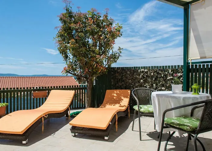Poolside House Nina شقة