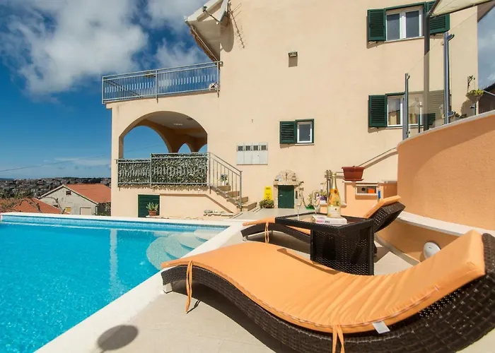 Poolside House Nina * تروغير
