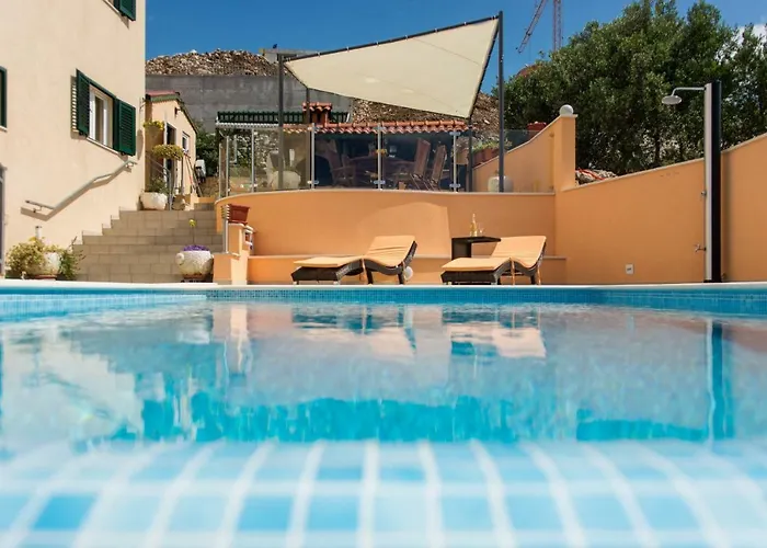 Poolside House Nina Apartmán