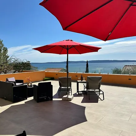 Poolside House Nina Apartment *