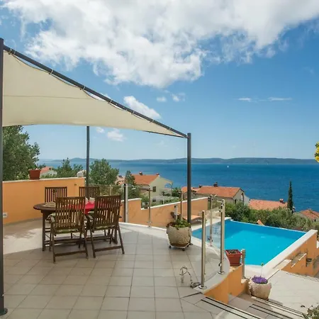 Apartamento Poolside House Nina *