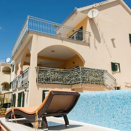 Poolside House Nina Apartment Trogir