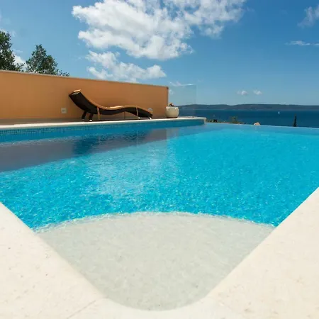 Apartamento Poolside House Nina