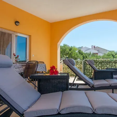 Apartamento Poolside House Nina Trogir