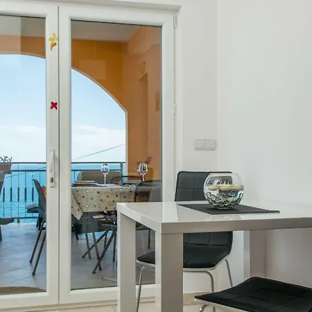 Poolside House Nina Apartment Trogir