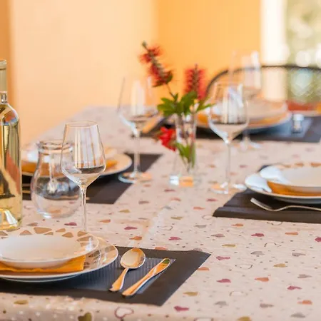 Apartamento Poolside House Nina *