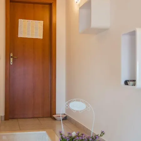 Poolside House Nina Apartamento