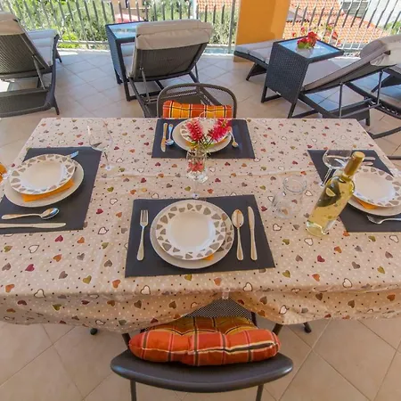 Poolside House Nina Apartamento *