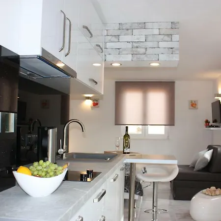 Poolside House Nina Apartamento *