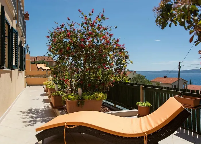 Apartman Poolside House Nina *