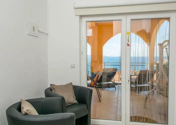 Poolside House Nina Apartman