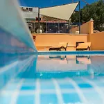 Poolside House Nina *