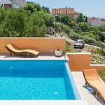 Appartamento Poolside House Nina *
