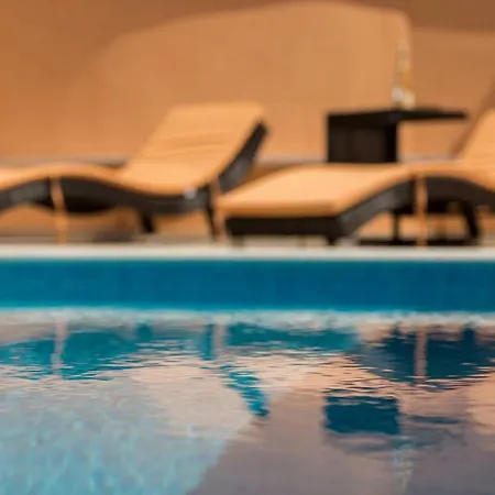 Poolside House Nina アパート トロギール