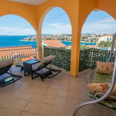 Poolside House Nina Apartamento